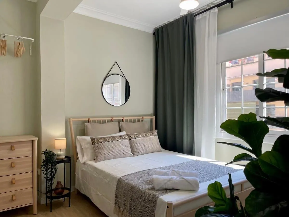 Poble Sec - Modern & Comfy 3 Bedrooms Barcelona Apartment