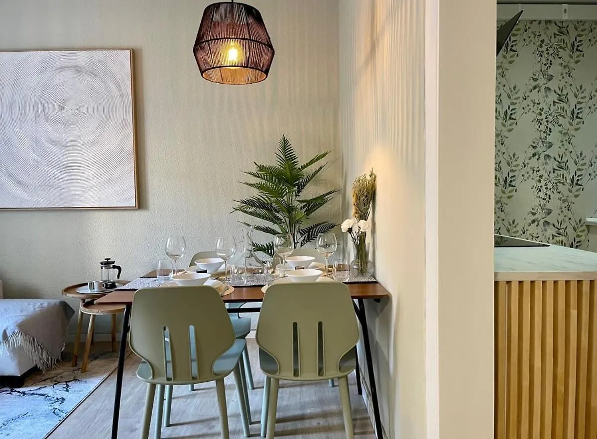 Poble Sec - Modern & Comfy 3 Bedrooms Barcelona Apartment