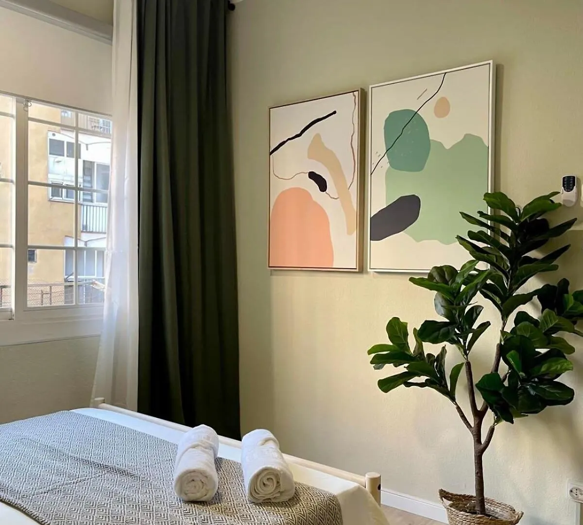 Poble Sec - Modern & Comfy 3 Bedrooms Barcelona Apartment